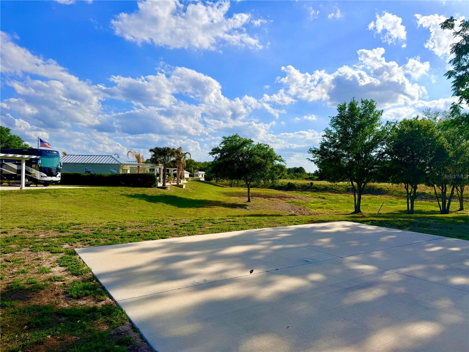 FLORIDA GRANDE MOTOR COACH RESORT - Land