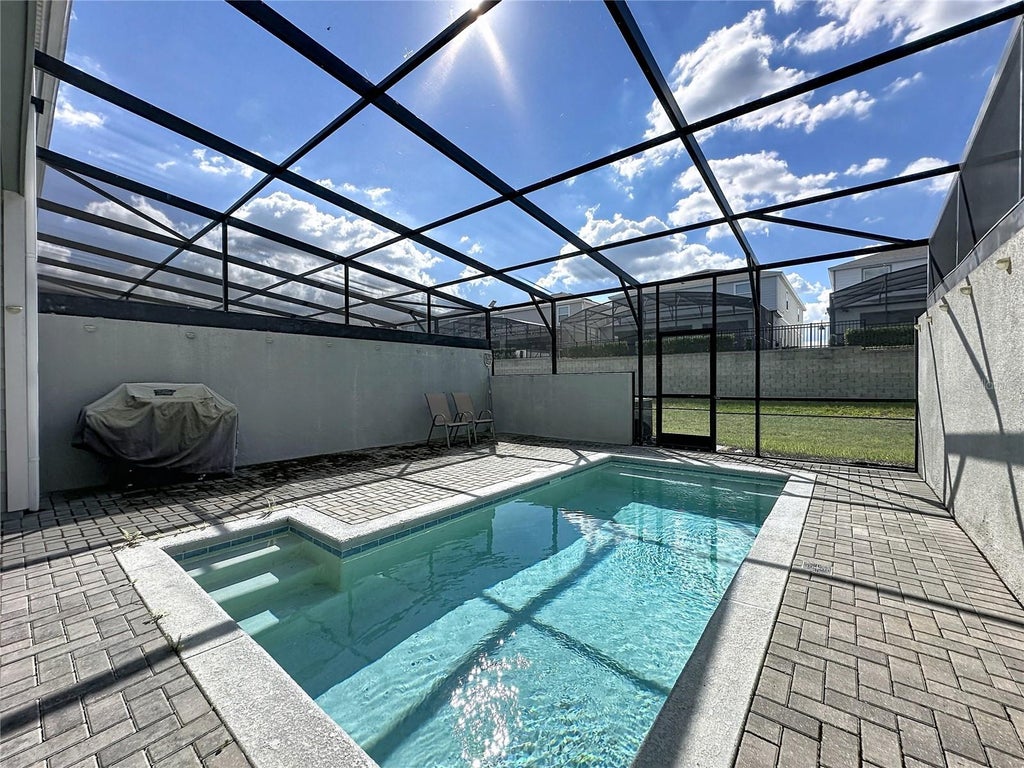 Photo of 920 Paradise Dr, Davenport, FL 33837 (MLS # S5159467)