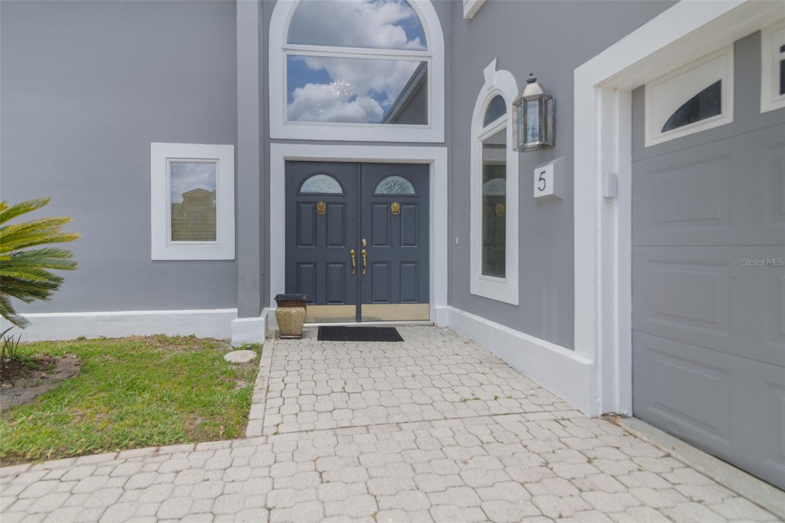 5 BAY POINTE DRIVE