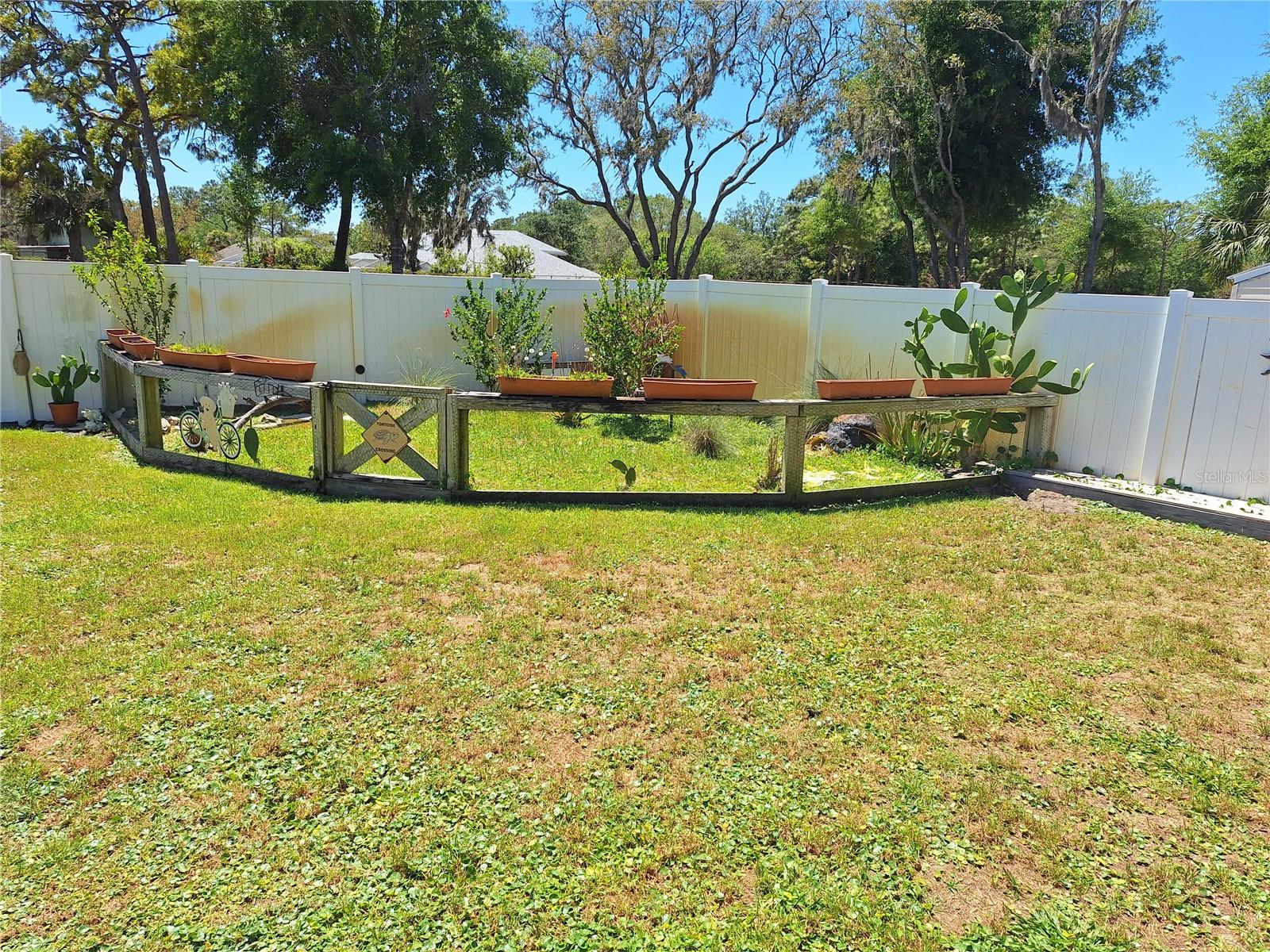 GOLDEN ACRES - Residential