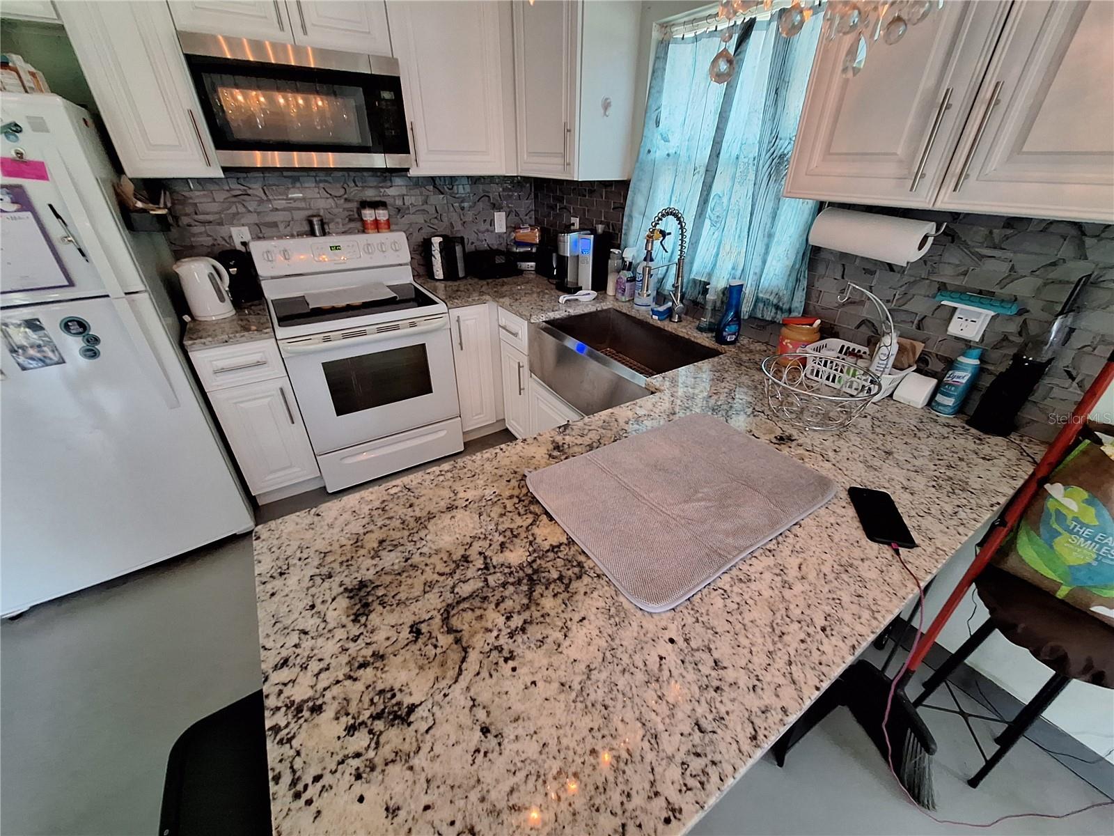 GOLDEN ACRES - Residential