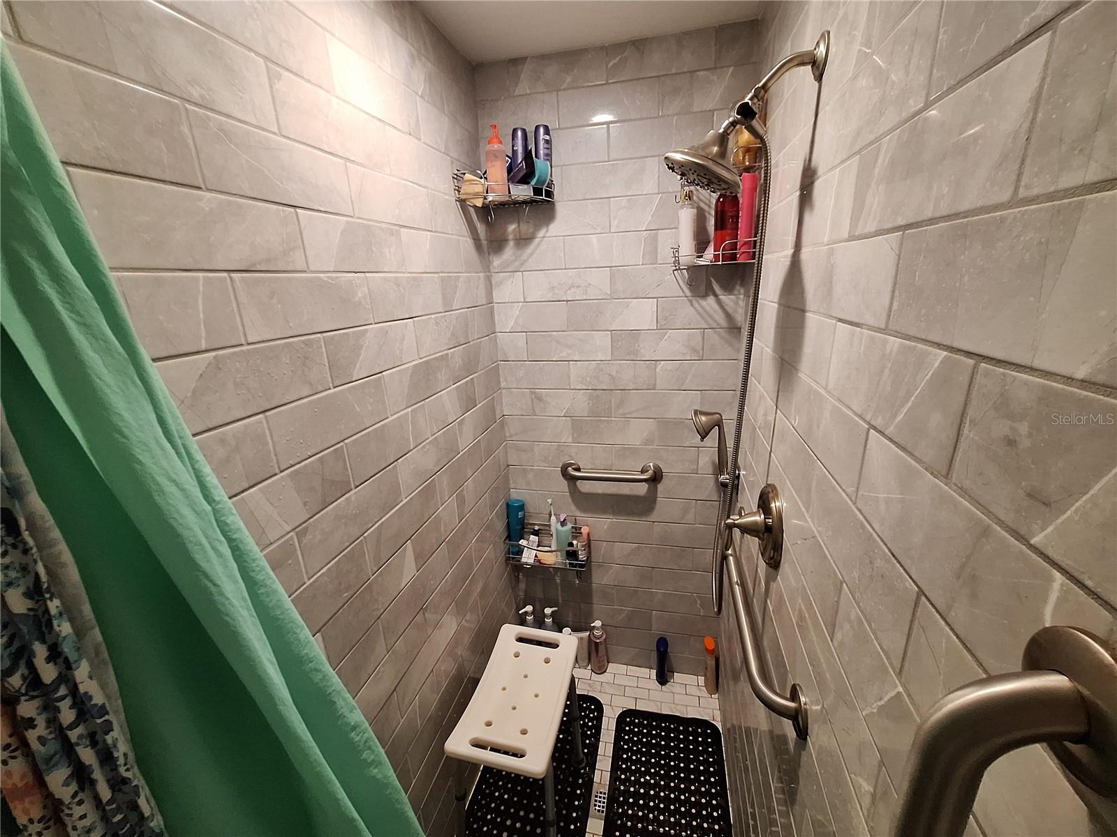 GOLDEN ACRES - Residential