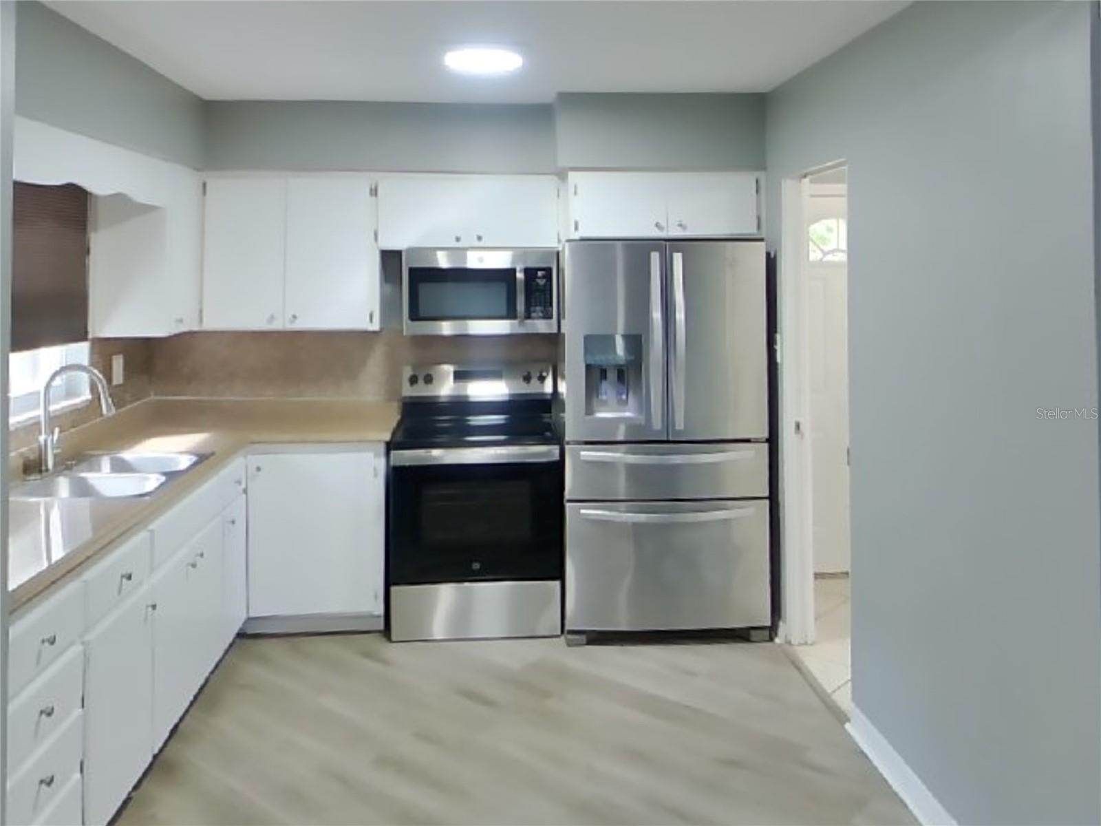 SOUTH VENICE - Residential Lease