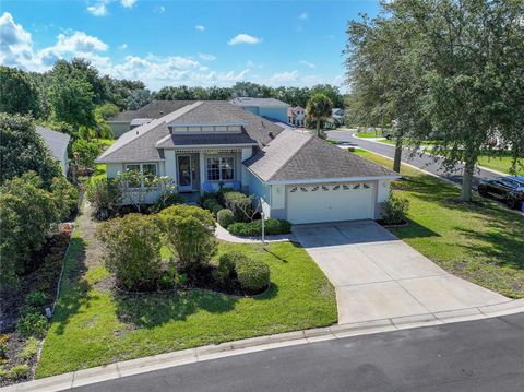 A home in TAVARES