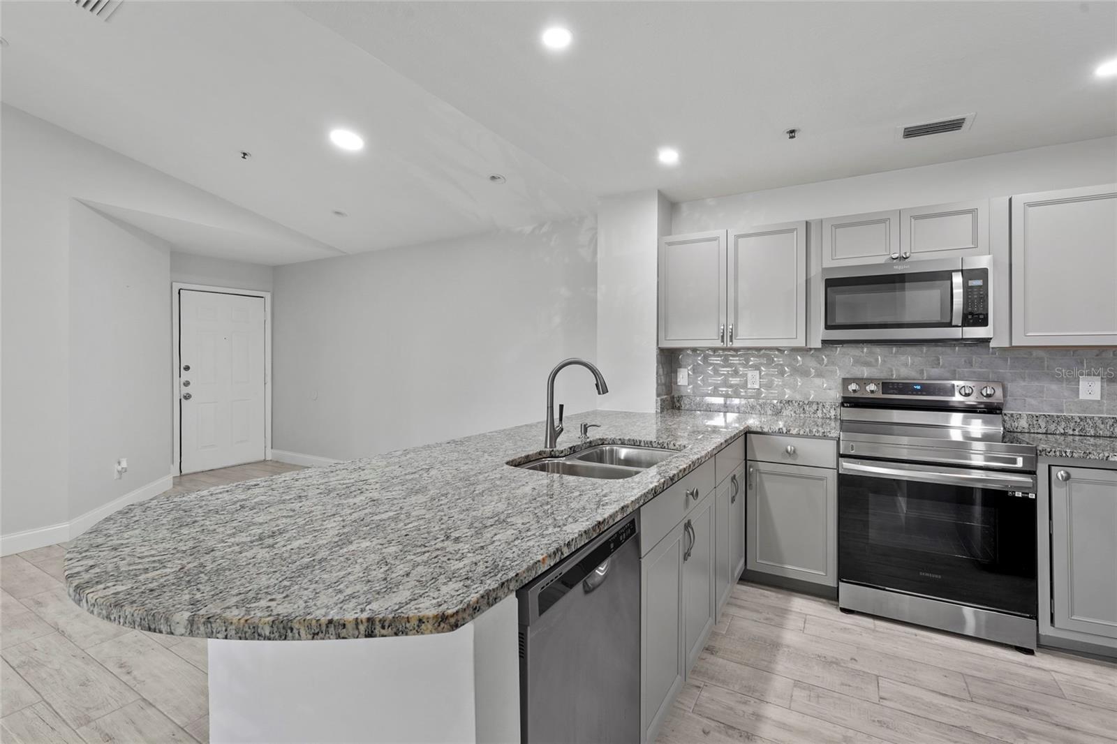 VINTAGE GRAND - Residential Lease