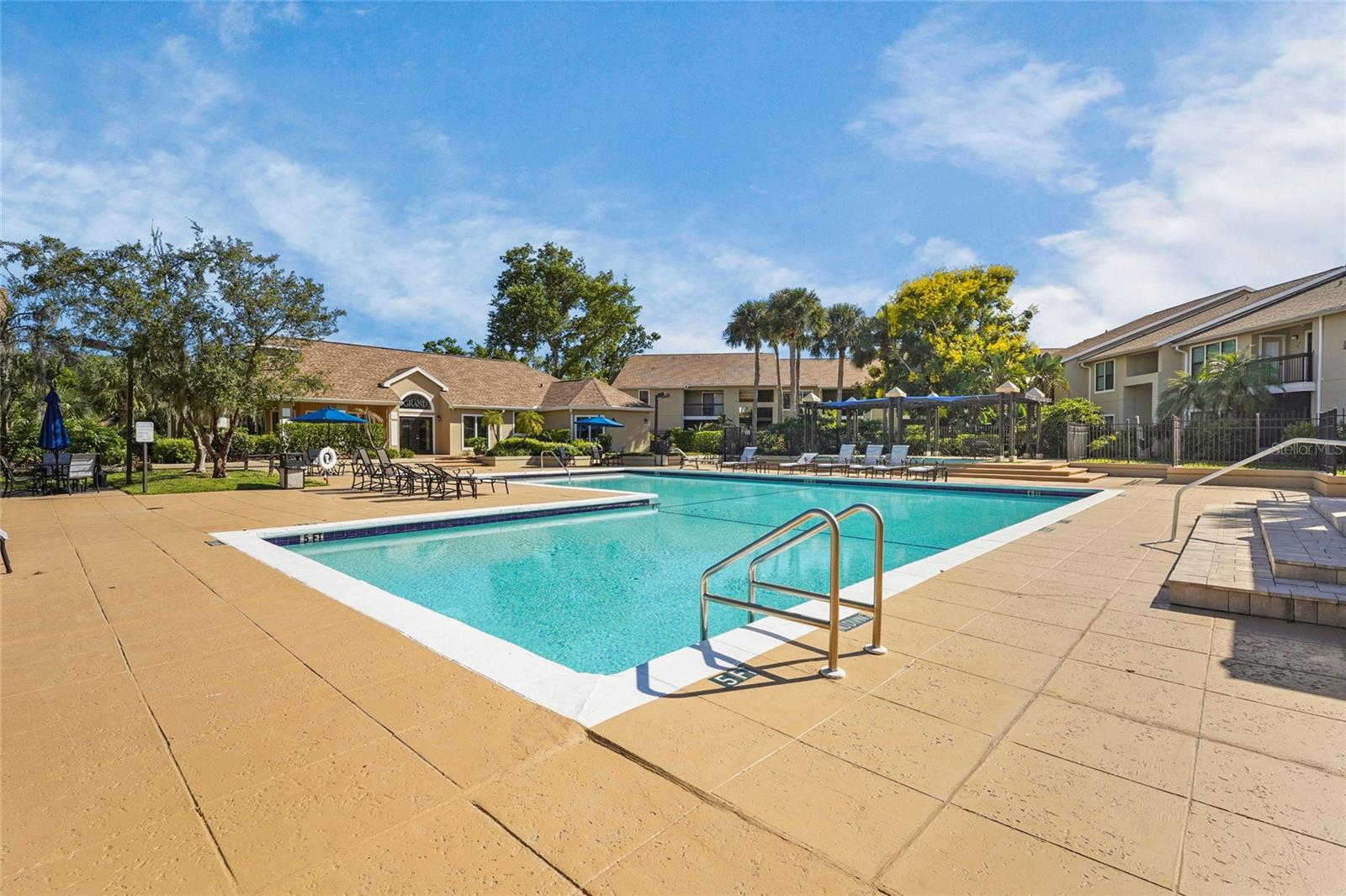 VINTAGE GRAND - Residential Lease
