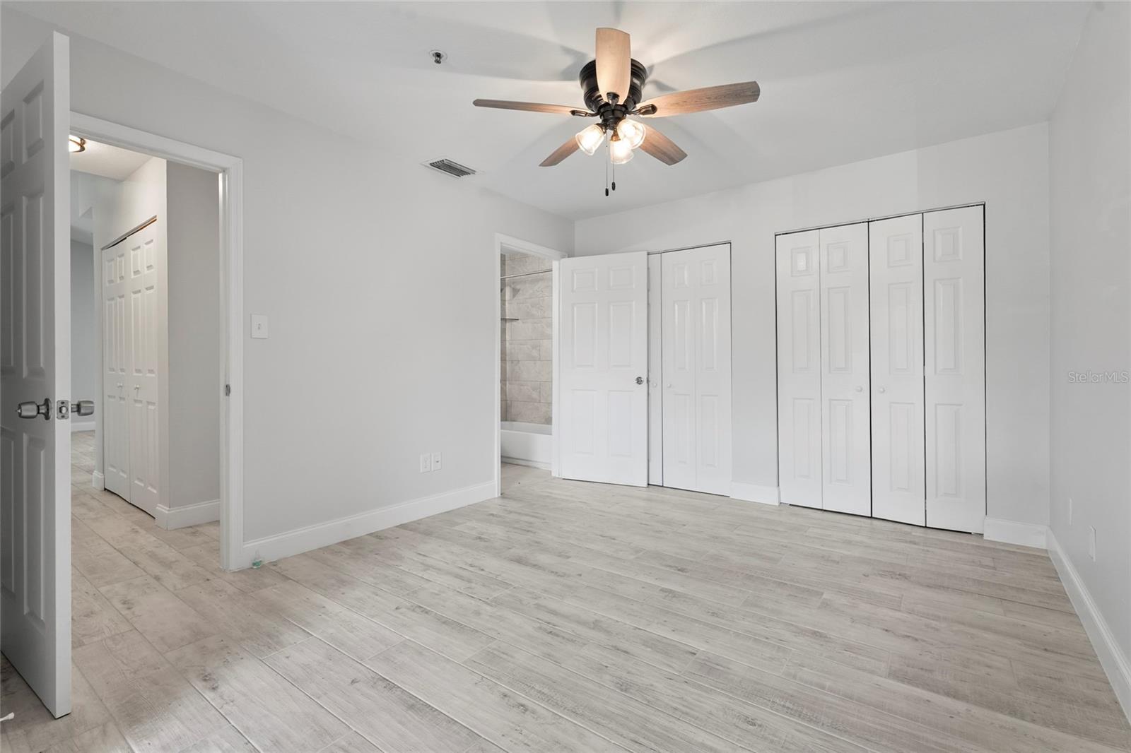 VINTAGE GRAND - Residential Lease
