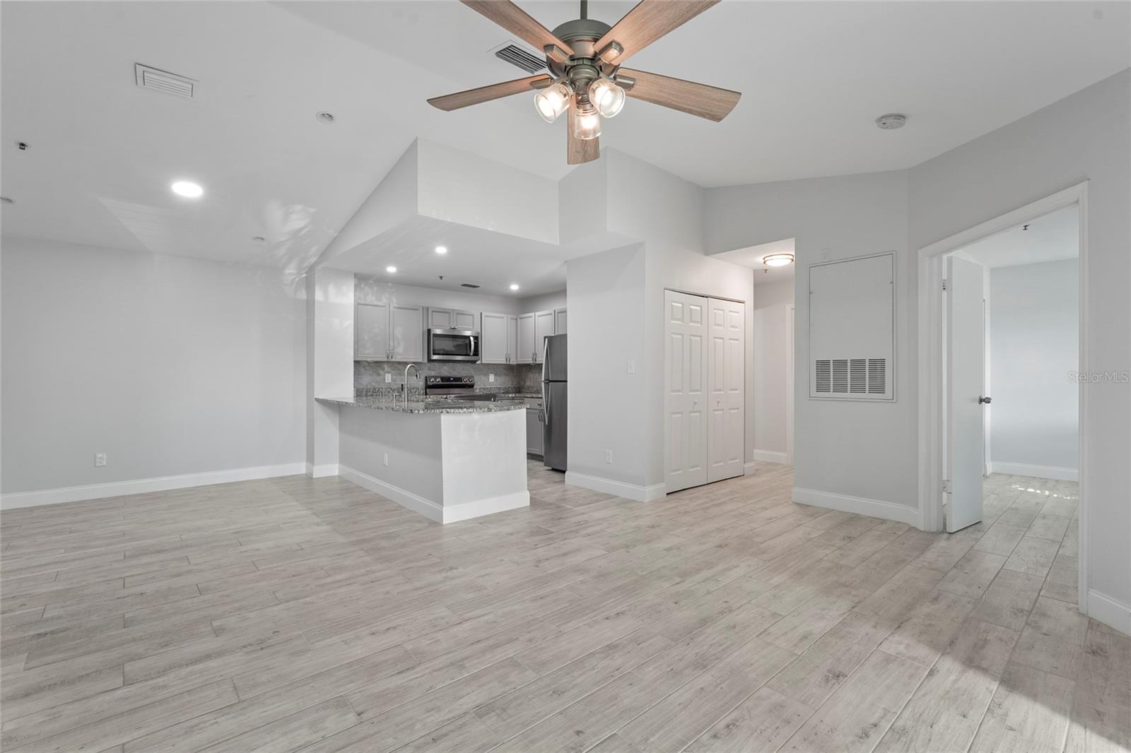 VINTAGE GRAND - Residential Lease