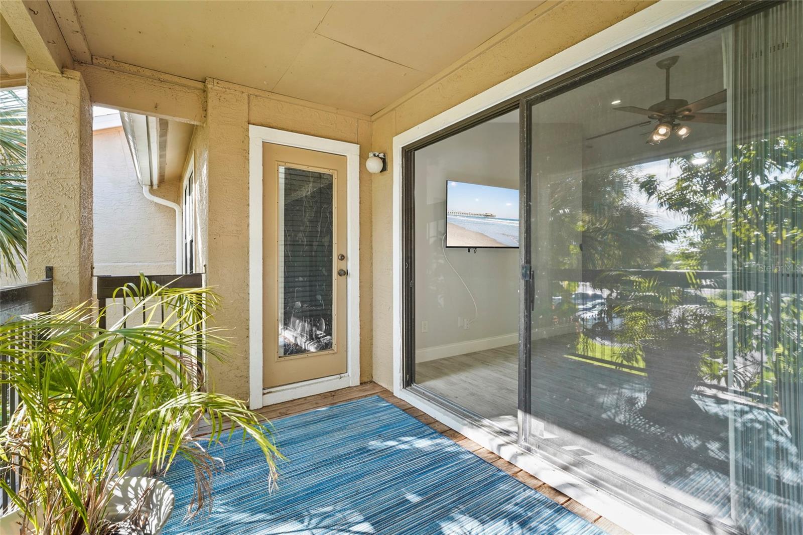 VINTAGE GRAND - Residential Lease