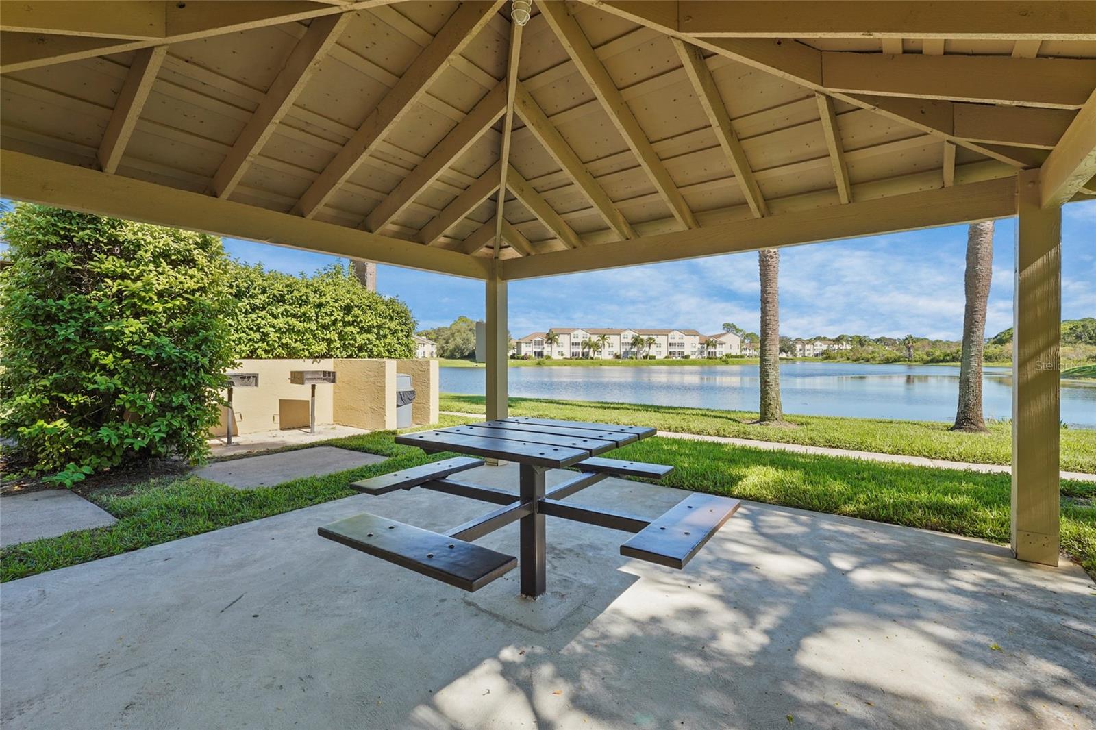 VINTAGE GRAND - Residential Lease