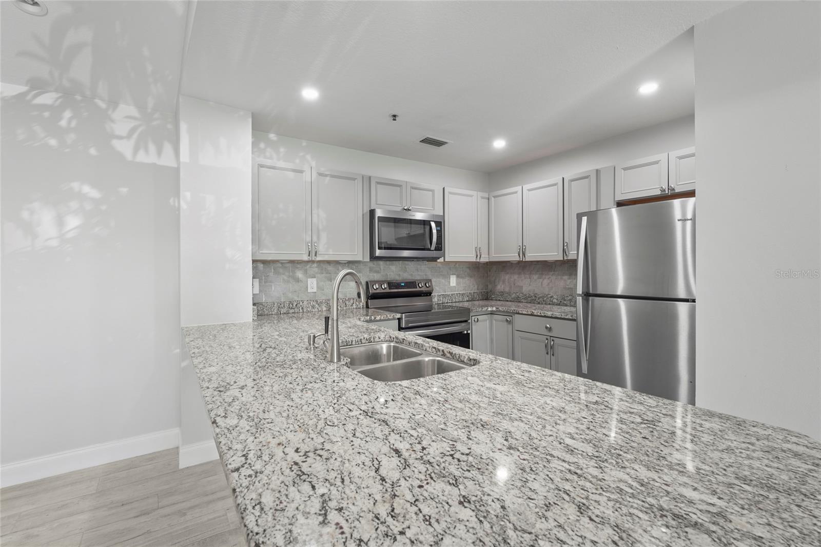 VINTAGE GRAND - Residential Lease