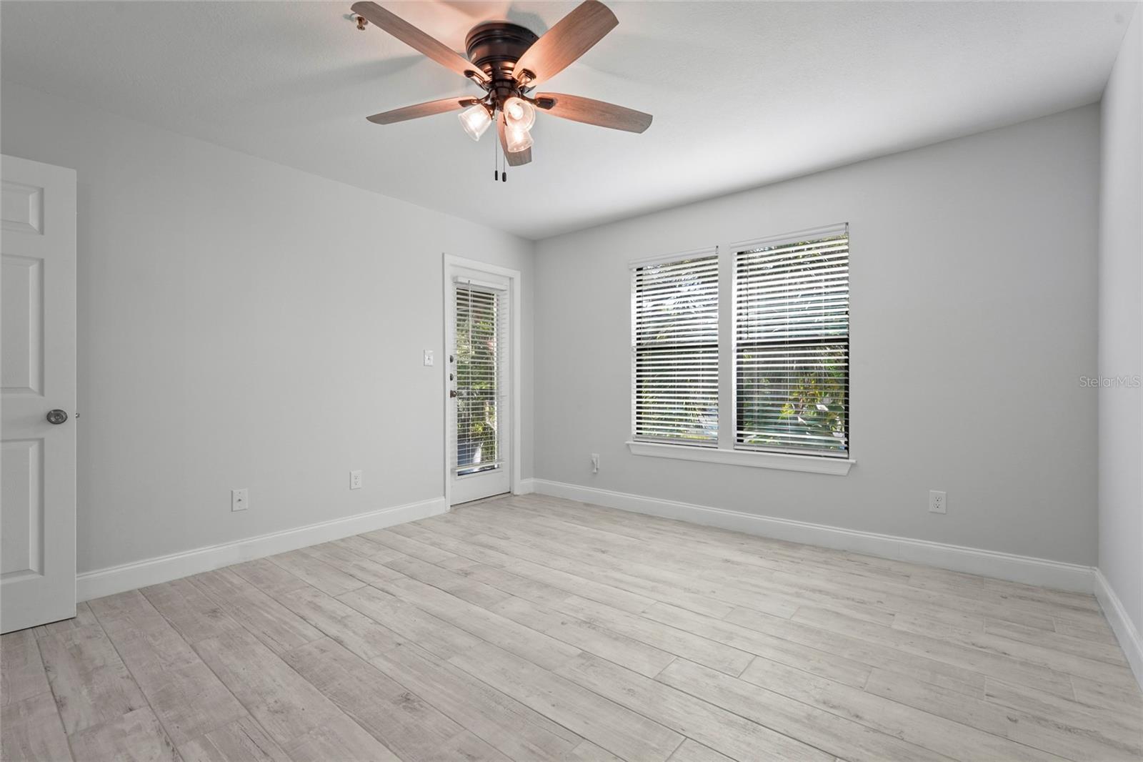 VINTAGE GRAND - Residential Lease