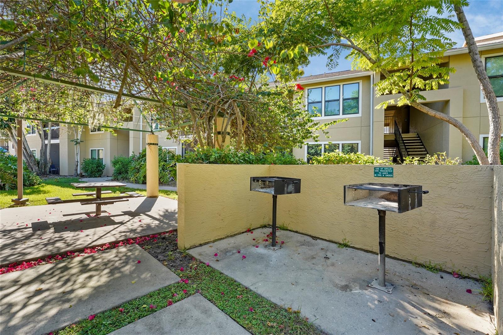 VINTAGE GRAND - Residential Lease