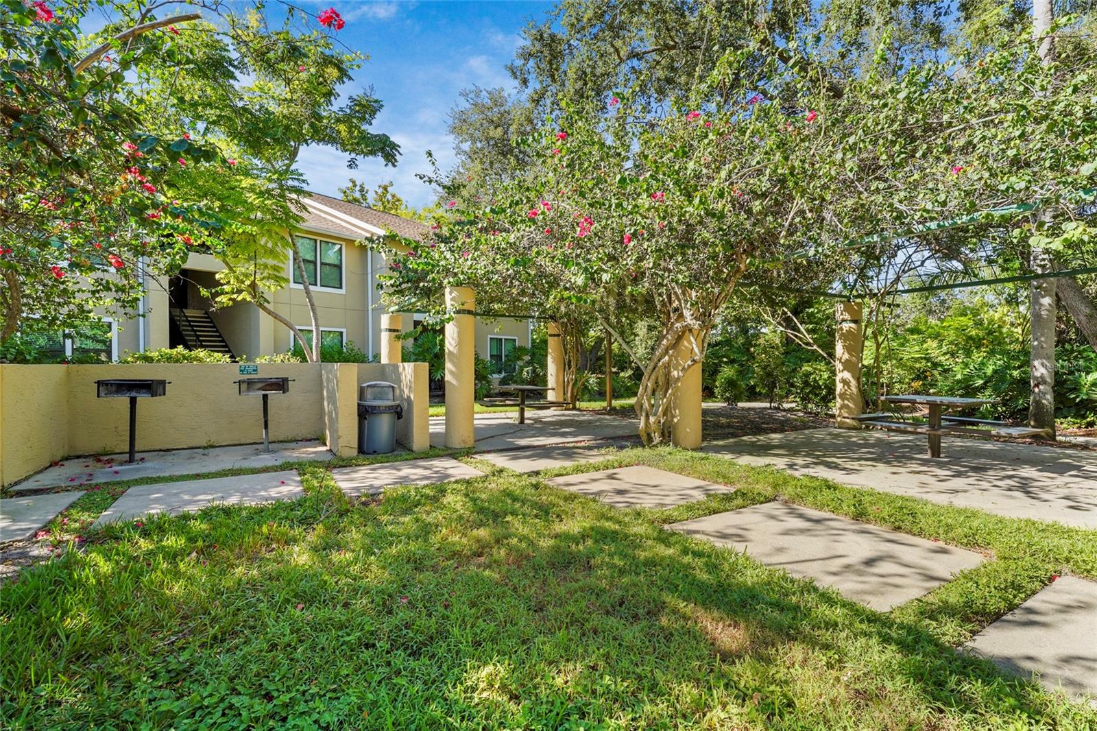 VINTAGE GRAND - Residential Lease