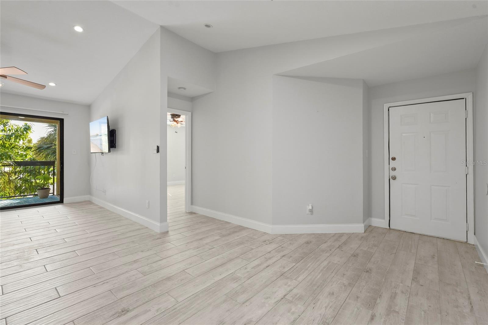 VINTAGE GRAND - Residential Lease