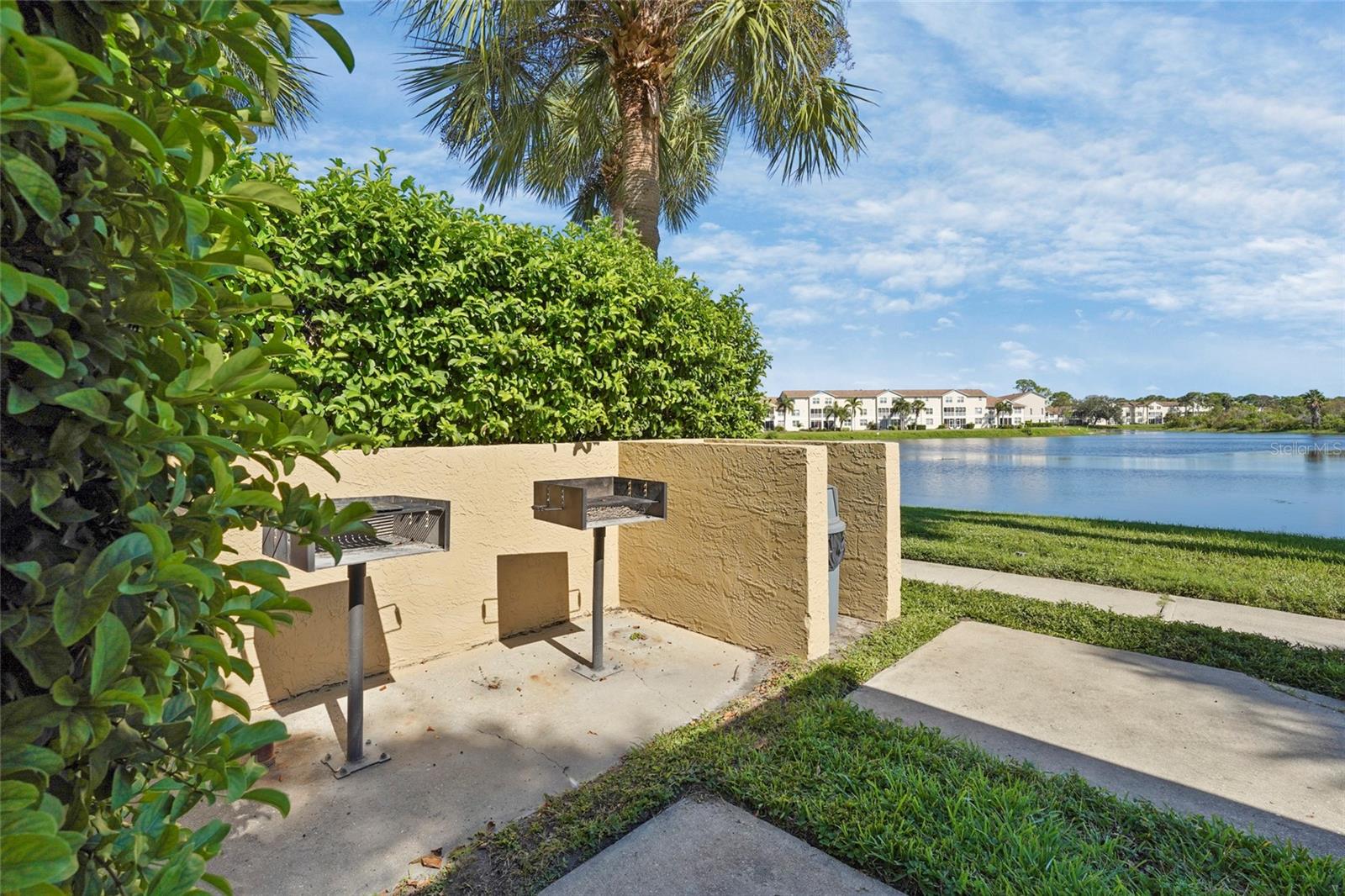 VINTAGE GRAND - Residential Lease