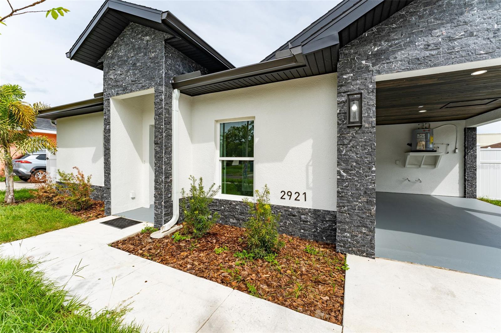 2921 W LA SALLE STREET