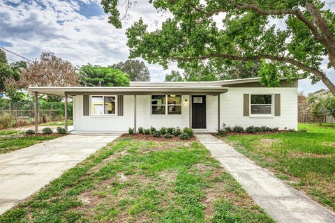 Photo of 526 Victoria Boulevard, Auburndale, FL 33823 (MLS # L4963713)