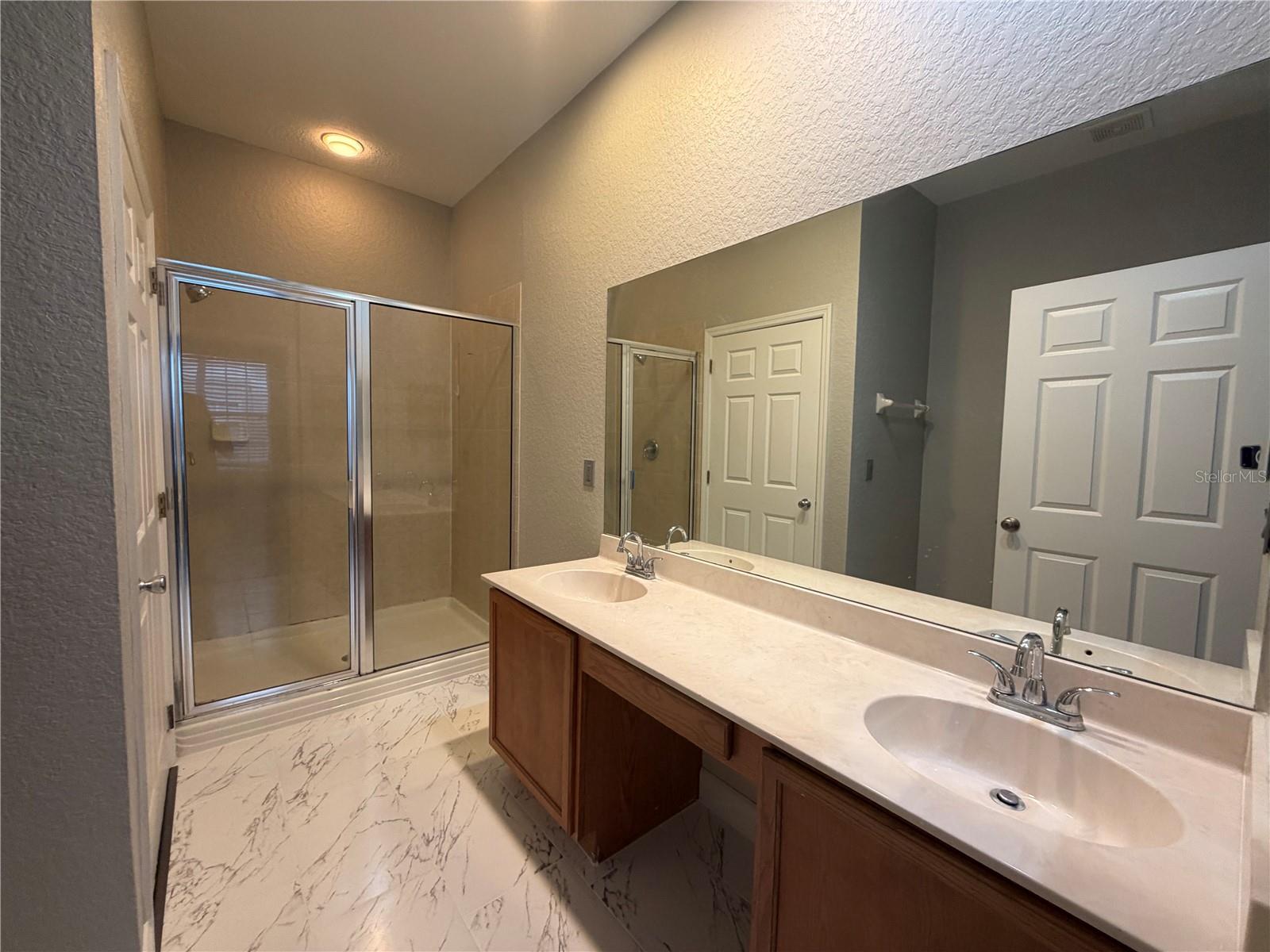 FLORA RIDGE CONDO PH 8 BLDG 11 - Residential