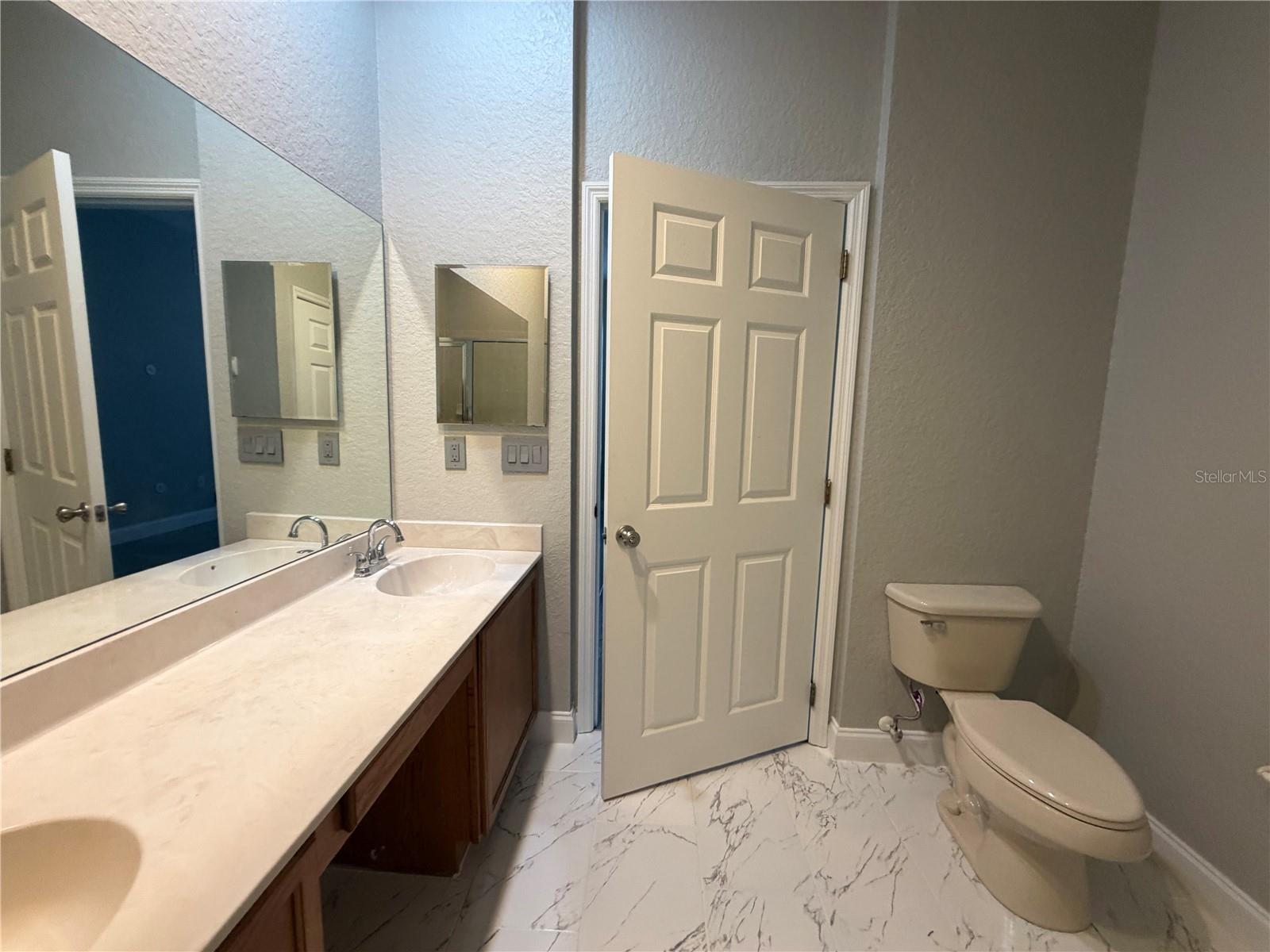 FLORA RIDGE CONDO PH 8 BLDG 11 - Residential