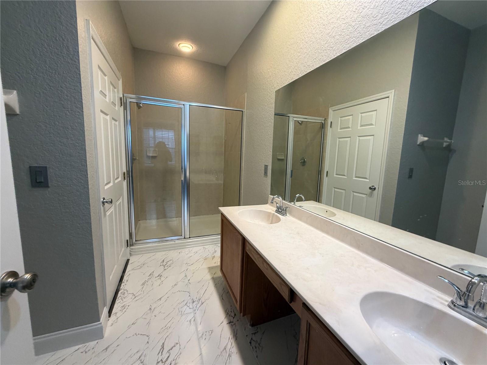 FLORA RIDGE CONDO PH 8 BLDG 11 - Residential