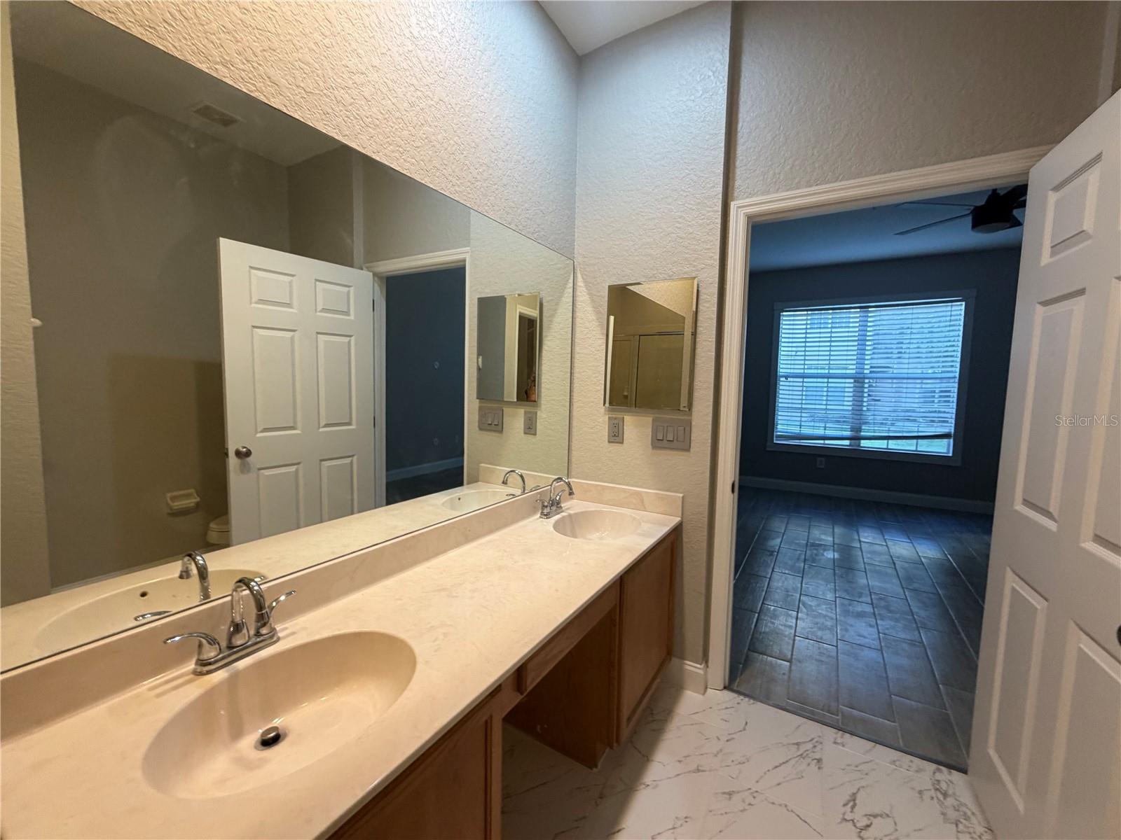 FLORA RIDGE CONDO PH 8 BLDG 11 - Residential