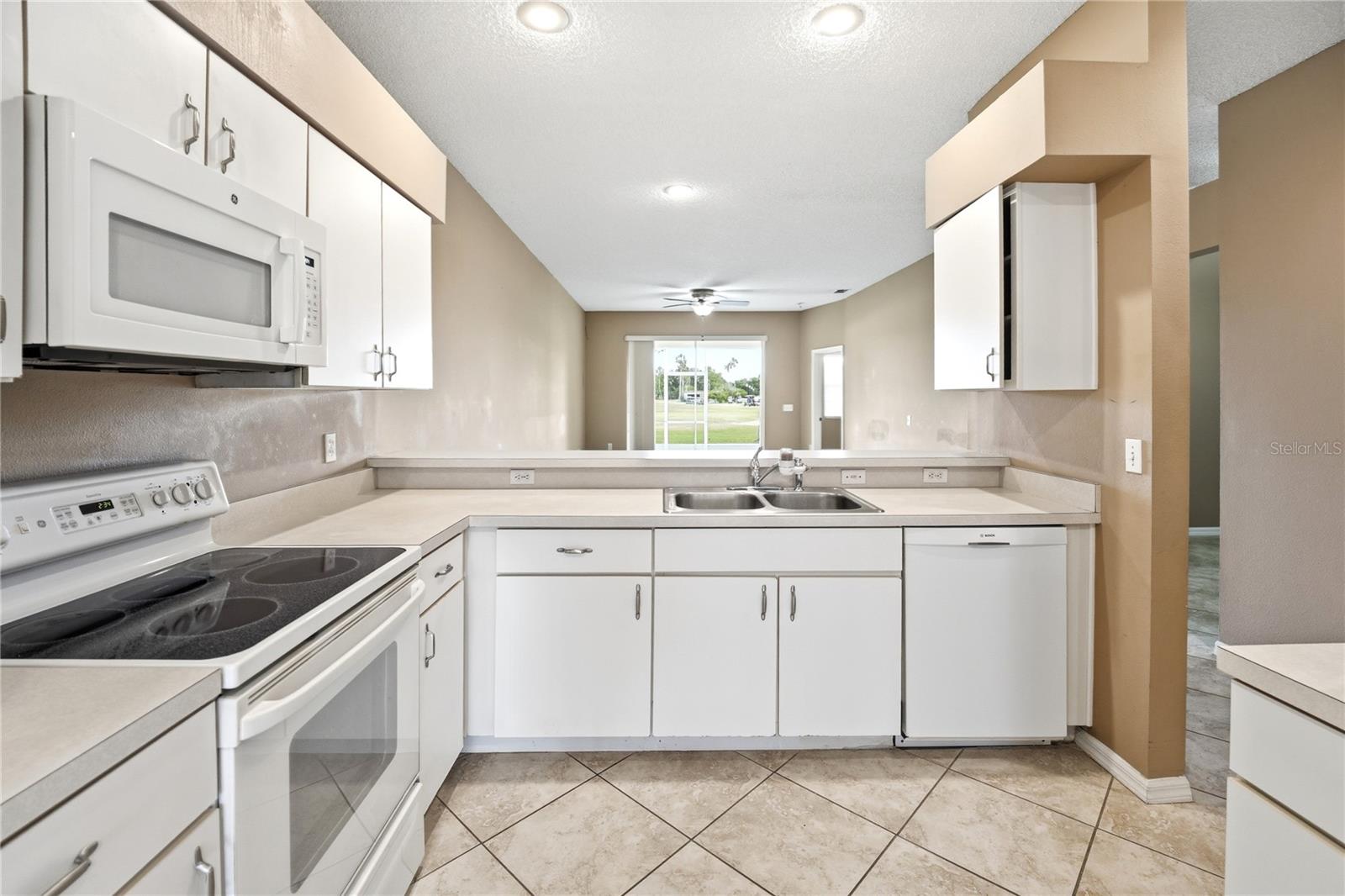 177 CLUB VILLAS LANE