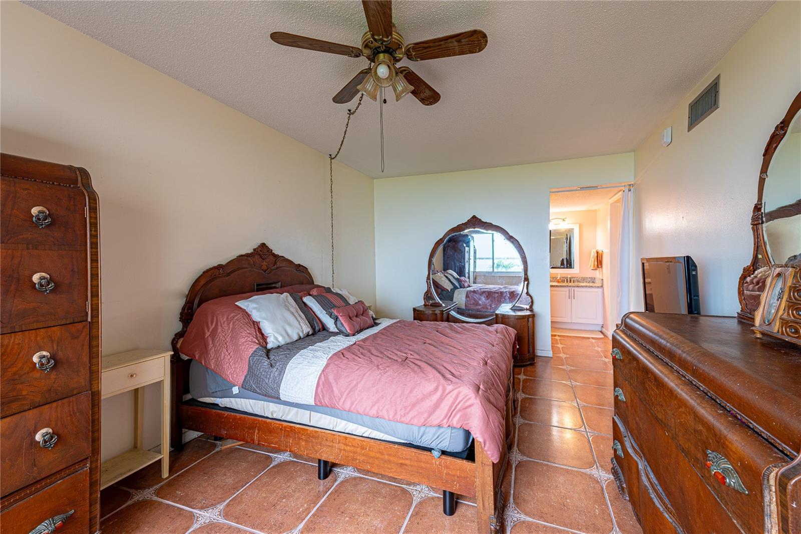 LA PUERTA DEL SOL CONDO - Residential