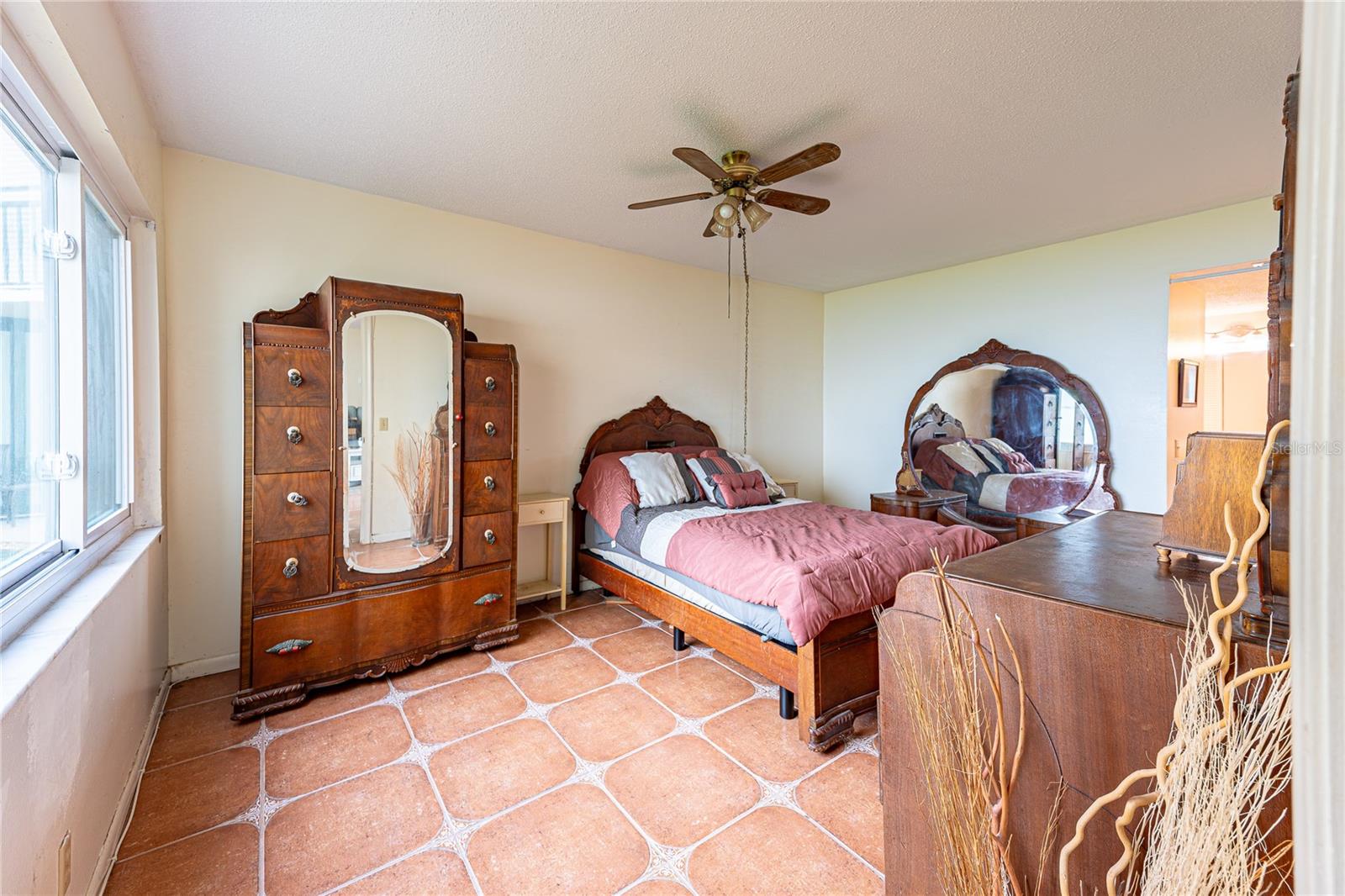 LA PUERTA DEL SOL CONDO - Residential