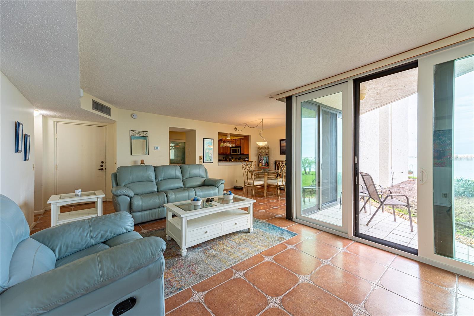 LA PUERTA DEL SOL CONDO - Residential