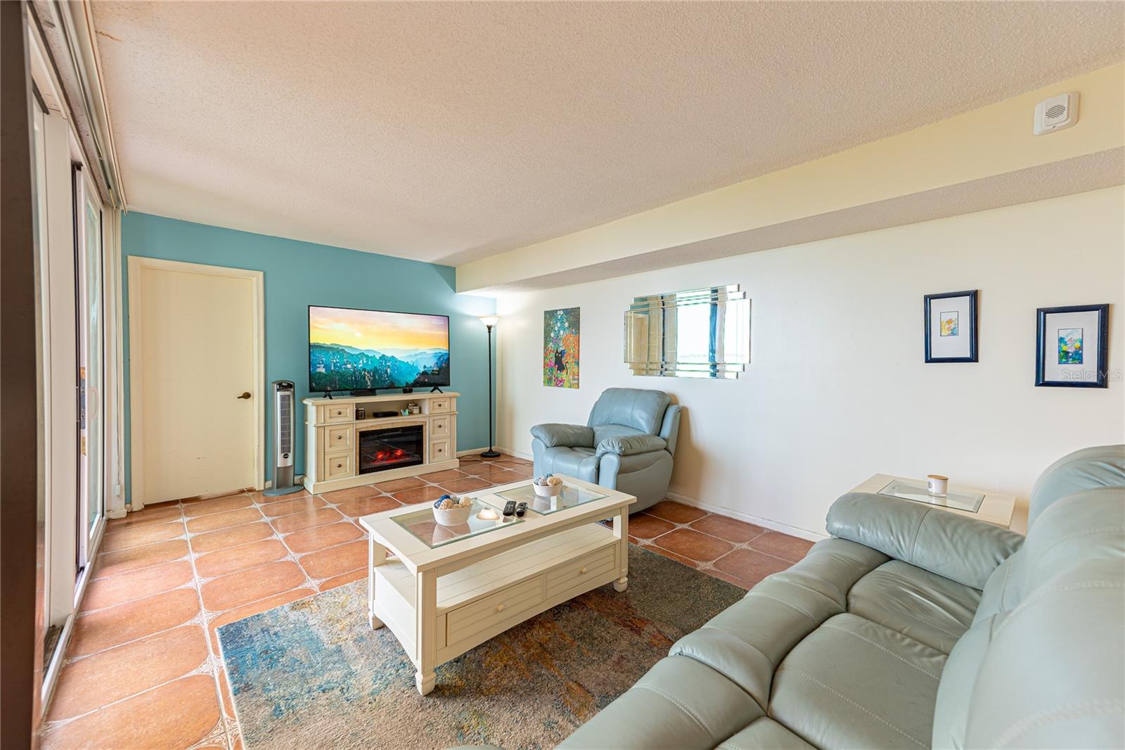 LA PUERTA DEL SOL CONDO - Residential