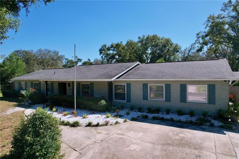 Photo of 611 Greenbriar Drive, Brandon, FL 33511 (MLS # TB8445902)