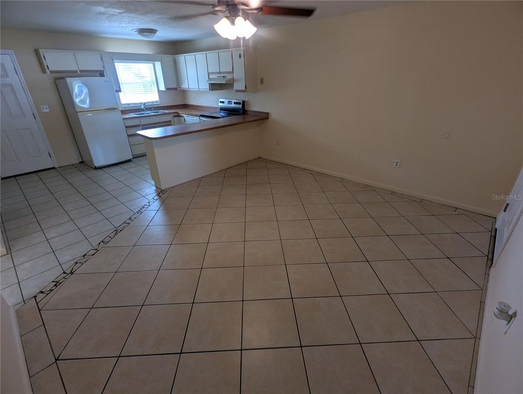 Photo of 824 N Saint Clair Abrams Avenue, Tavares, FL 32778 (MLS # G5115668)