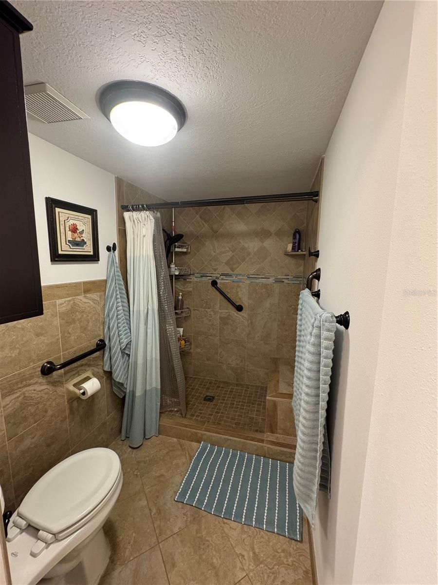 LAKESIDE VILLAGE CONDO I - Residential