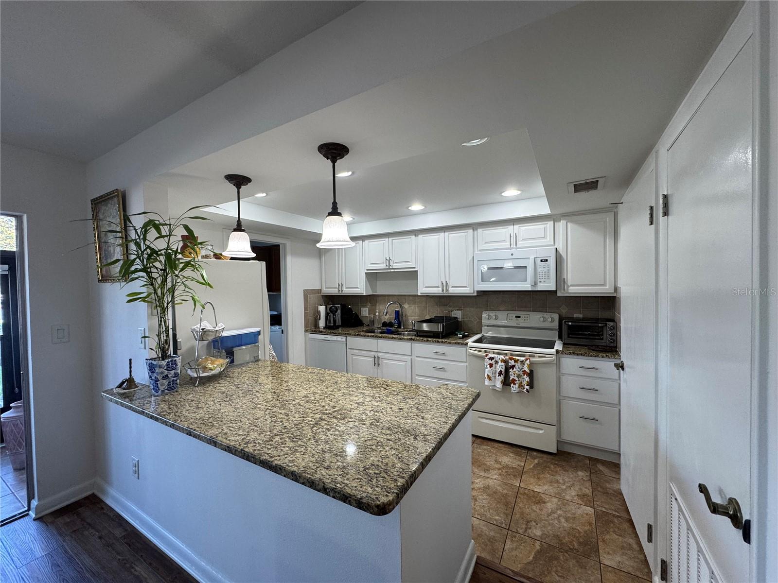 1130 N LAKE PARKER AVENUE B111