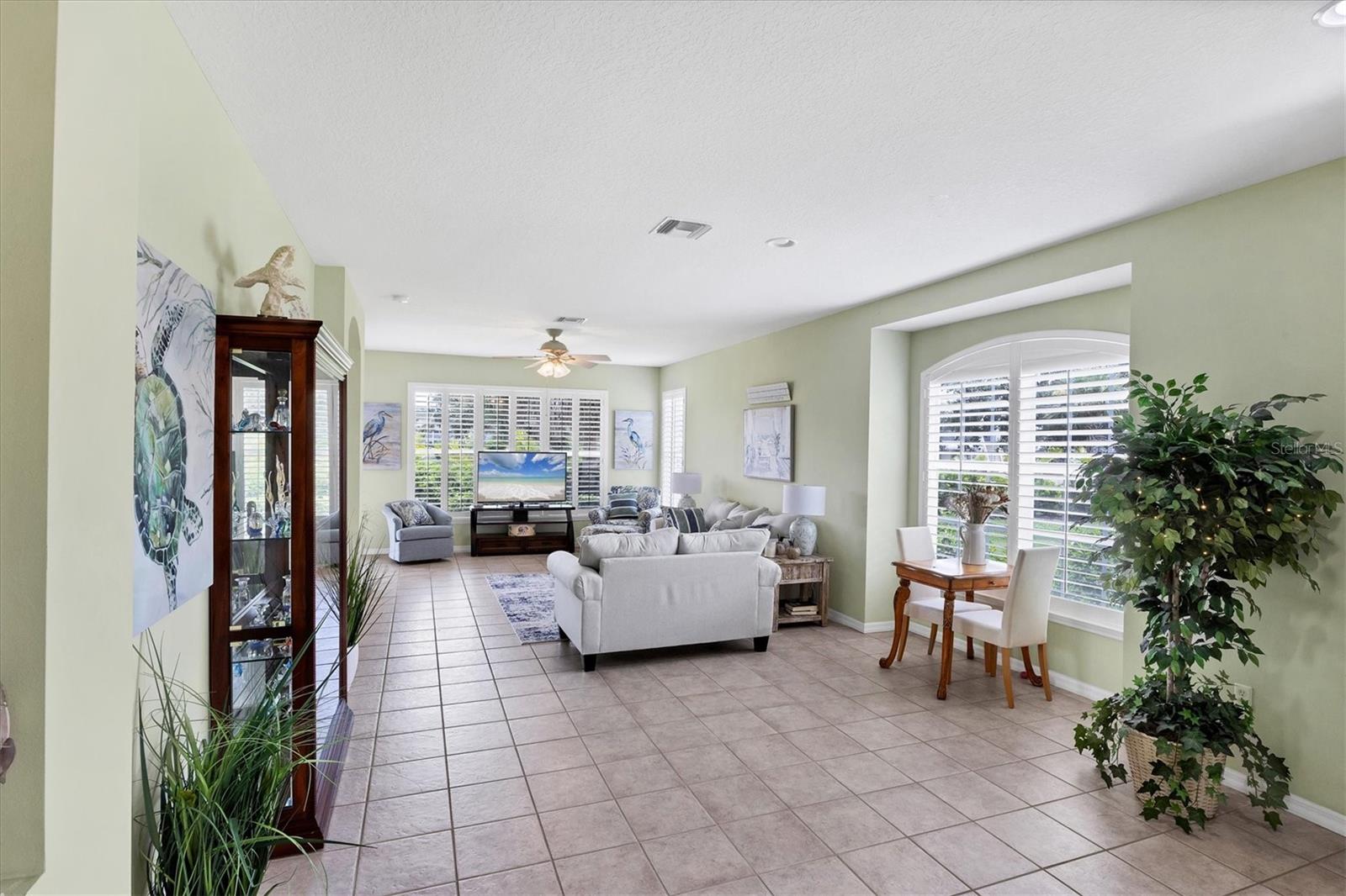 PELICAN POINTE GOLF & COUNTRY CLUB - Residential