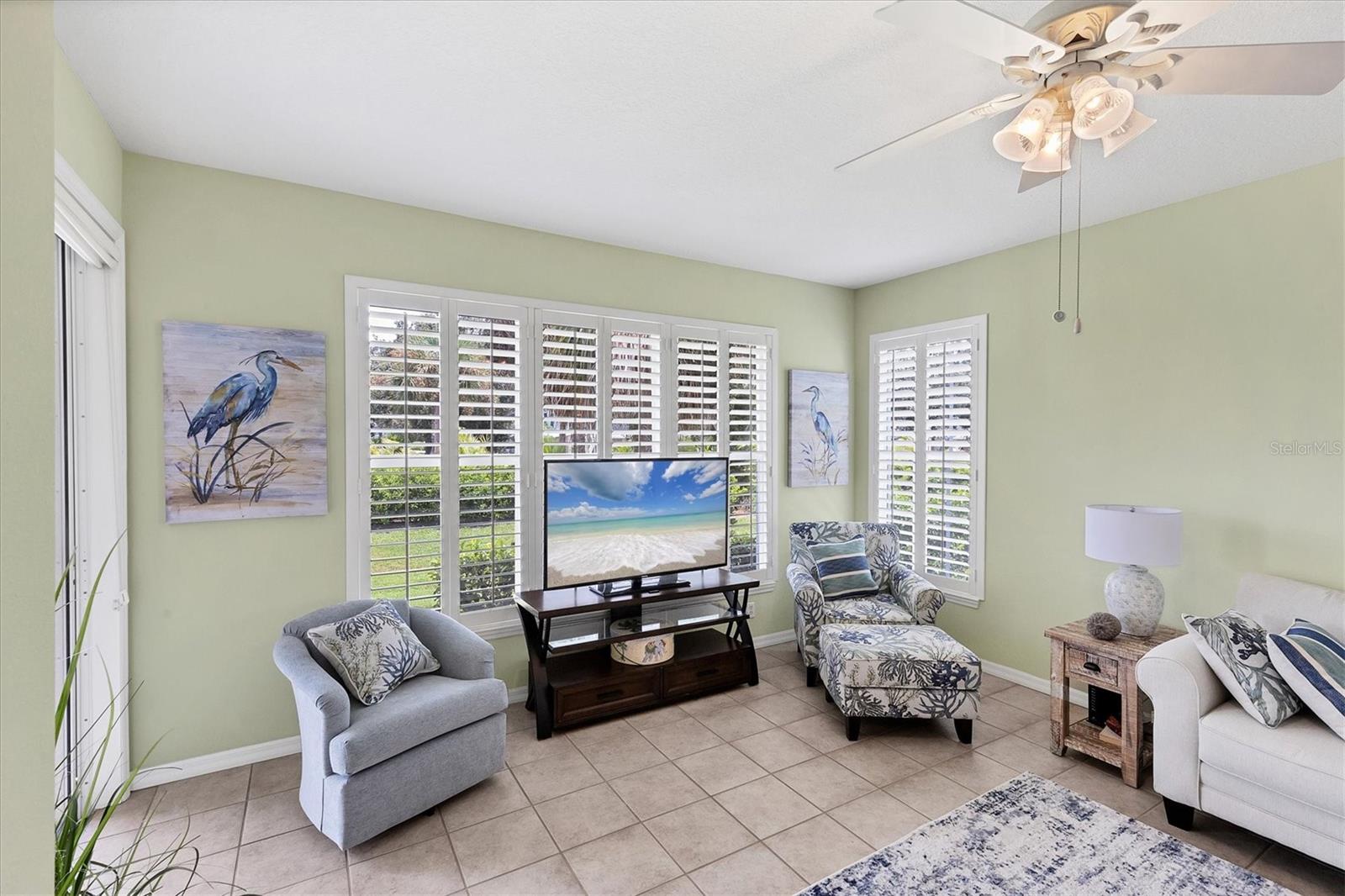 PELICAN POINTE GOLF & COUNTRY CLUB - Residential