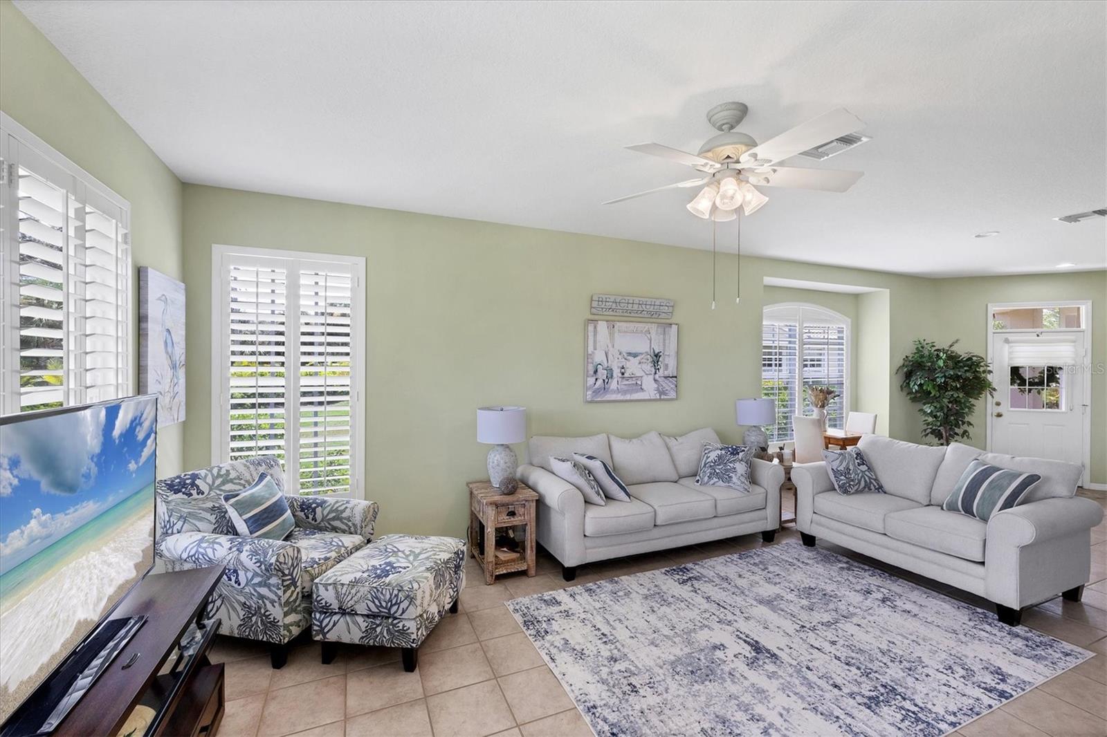 PELICAN POINTE GOLF & COUNTRY CLUB - Residential