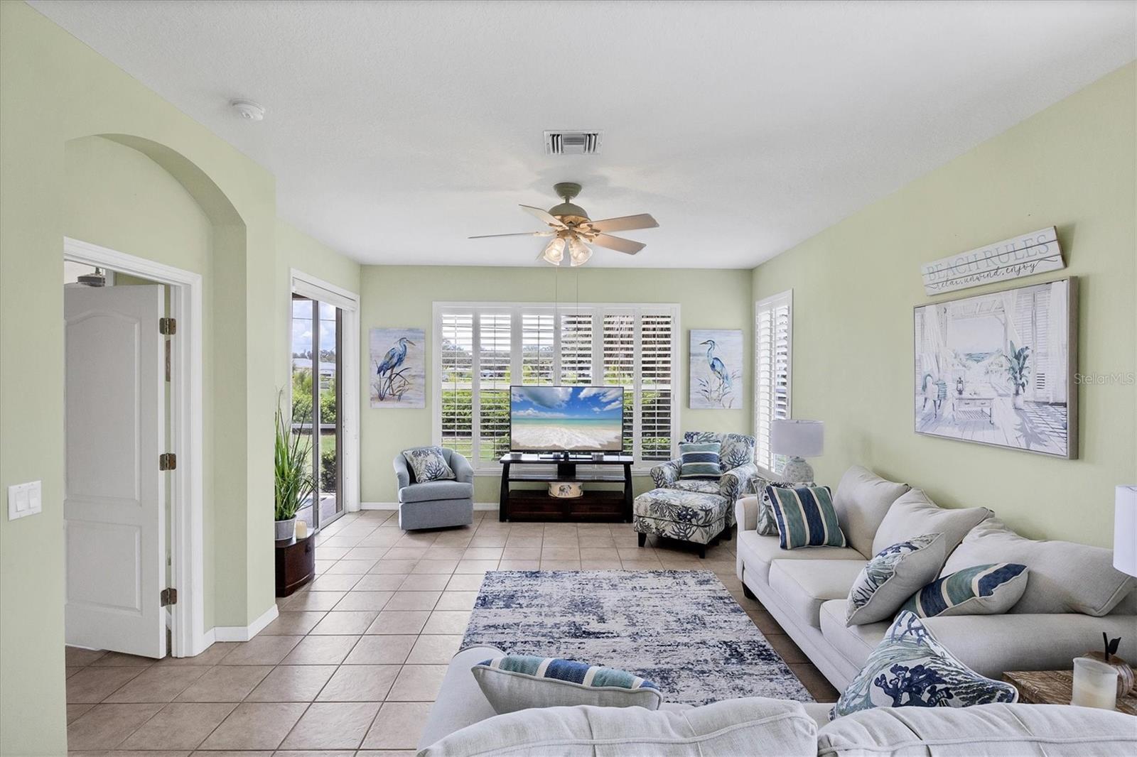 PELICAN POINTE GOLF & COUNTRY CLUB - Residential