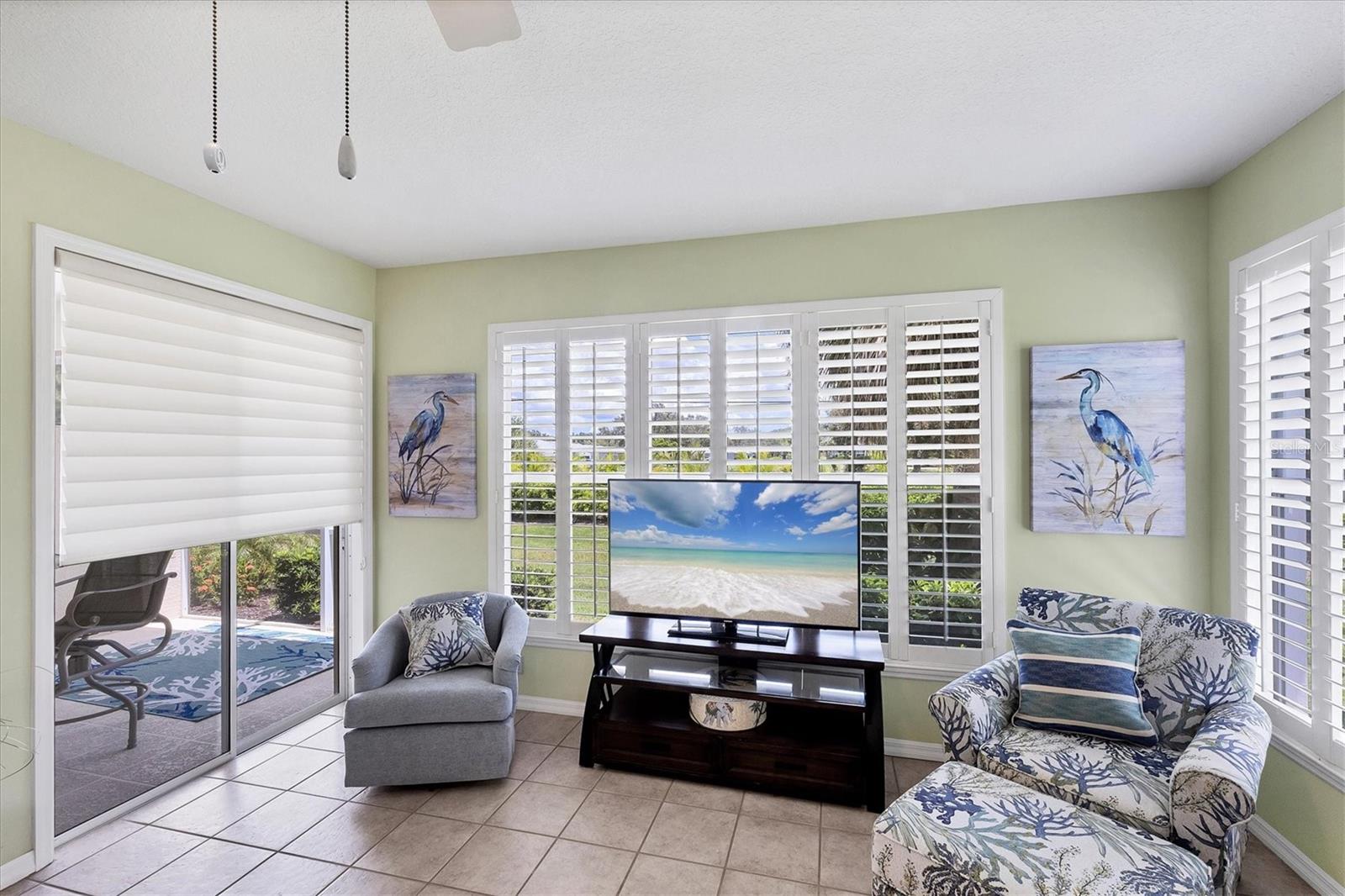 PELICAN POINTE GOLF & COUNTRY CLUB - Residential