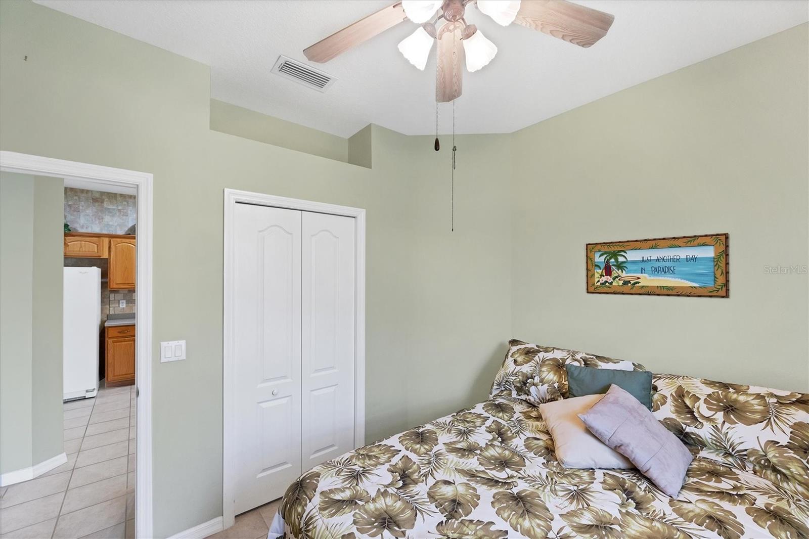 PELICAN POINTE GOLF & COUNTRY CLUB - Residential