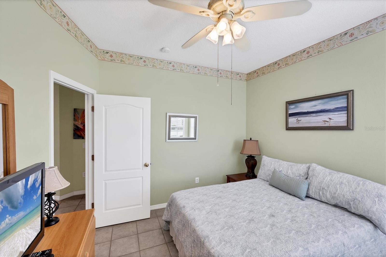 PELICAN POINTE GOLF & COUNTRY CLUB - Residential