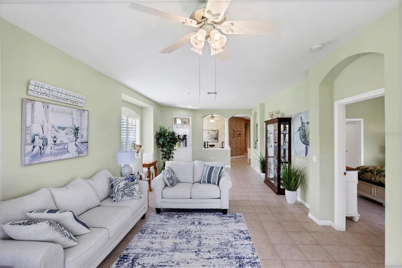 PELICAN POINTE GOLF & COUNTRY CLUB - Residential