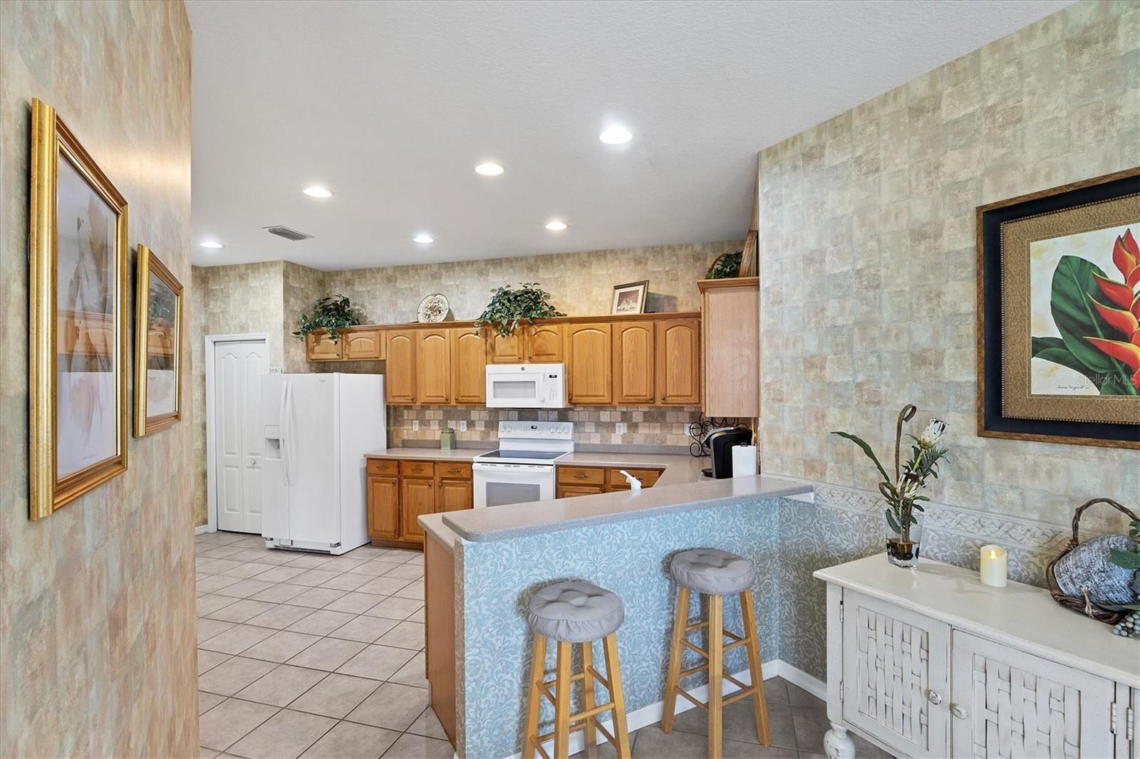 PELICAN POINTE GOLF & COUNTRY CLUB - Residential