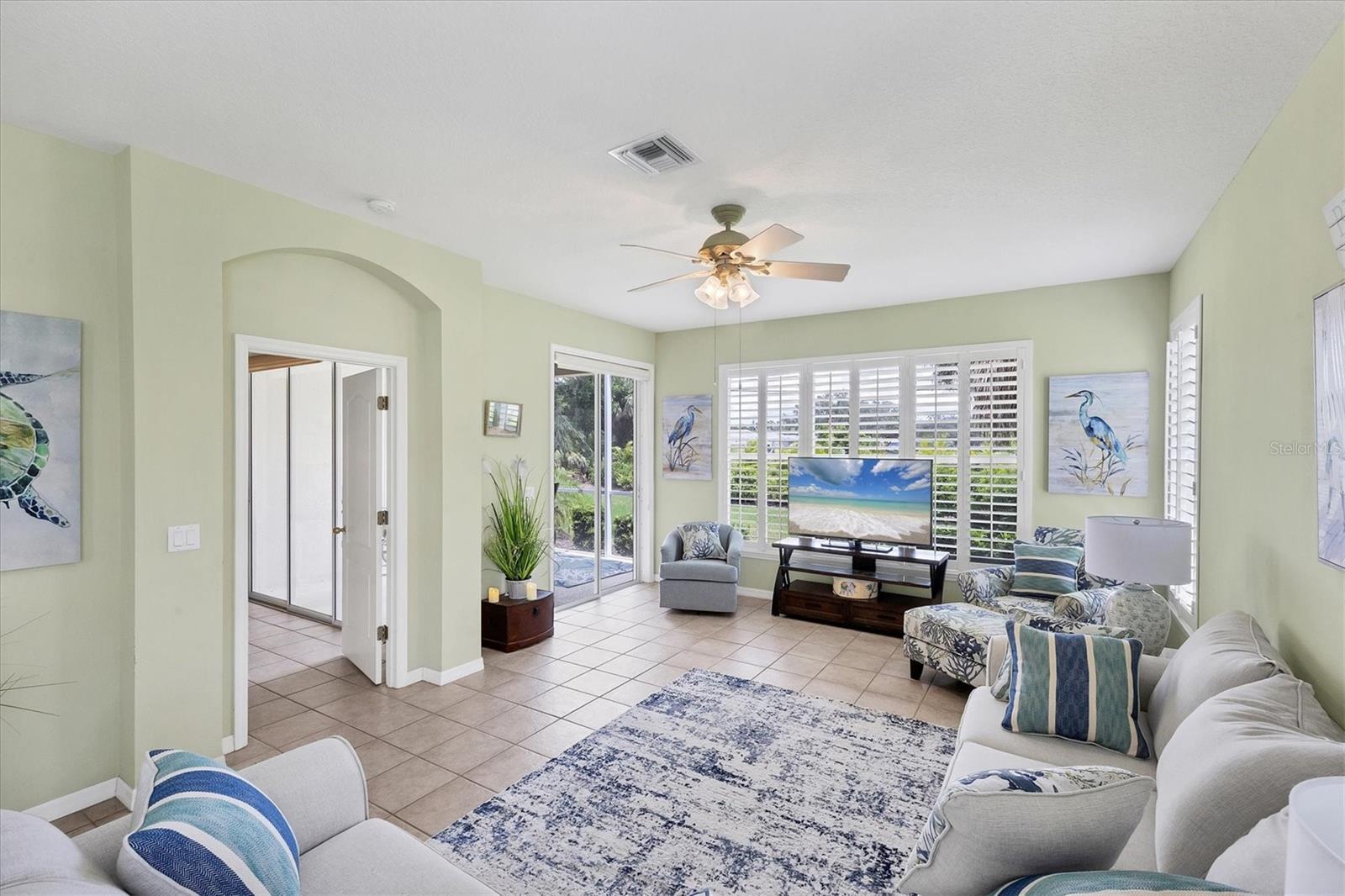 PELICAN POINTE GOLF & COUNTRY CLUB - Residential