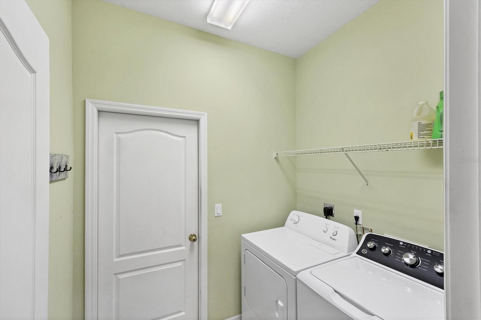 PELICAN POINTE GOLF & COUNTRY CLUB - Residential