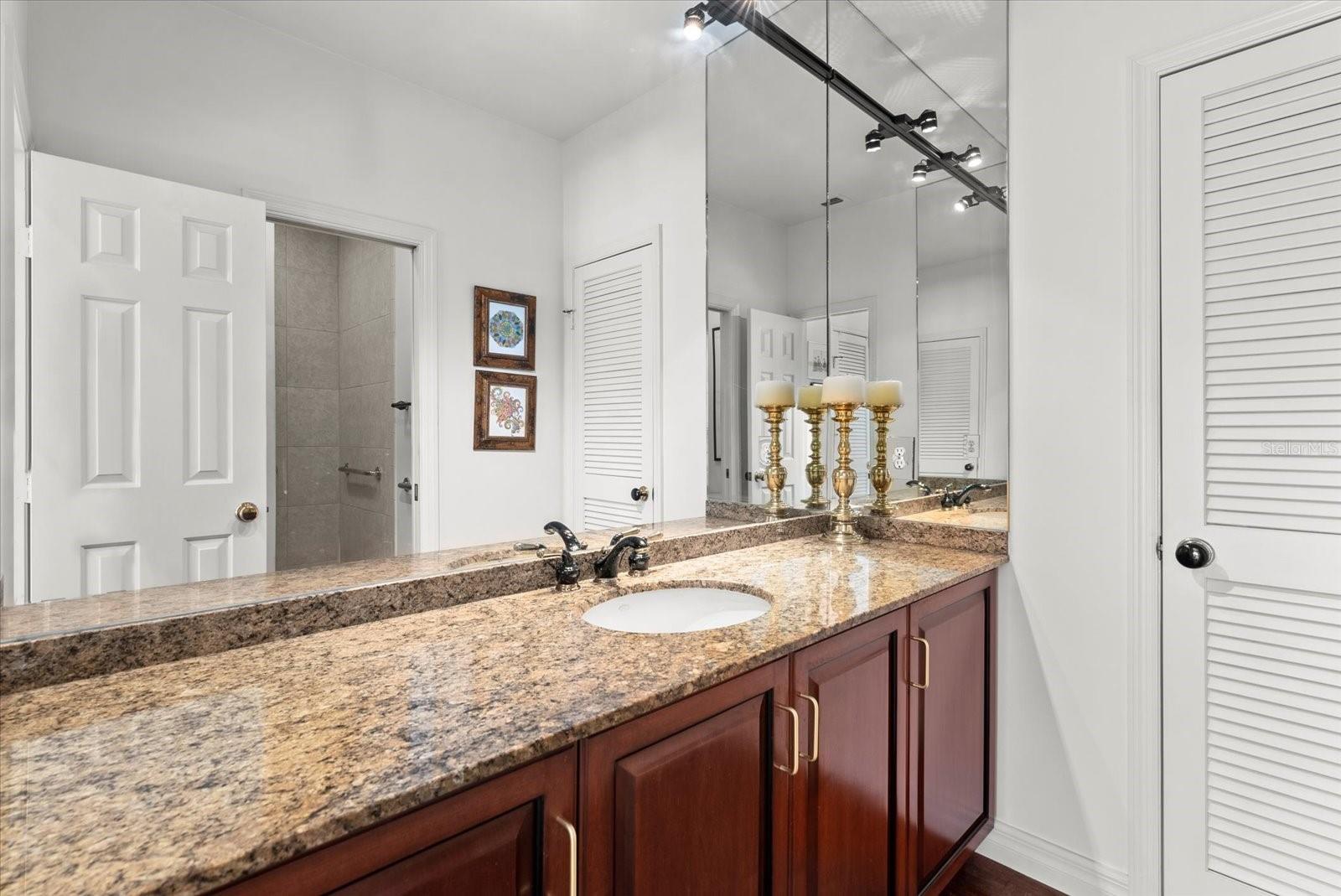 BAY ISLAND - Residential