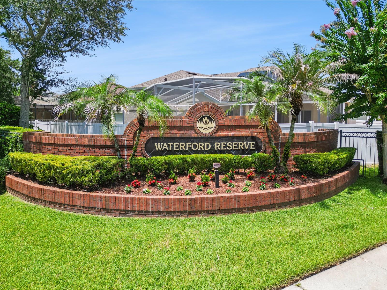 524 LAKEHAVEN CIRCLE
