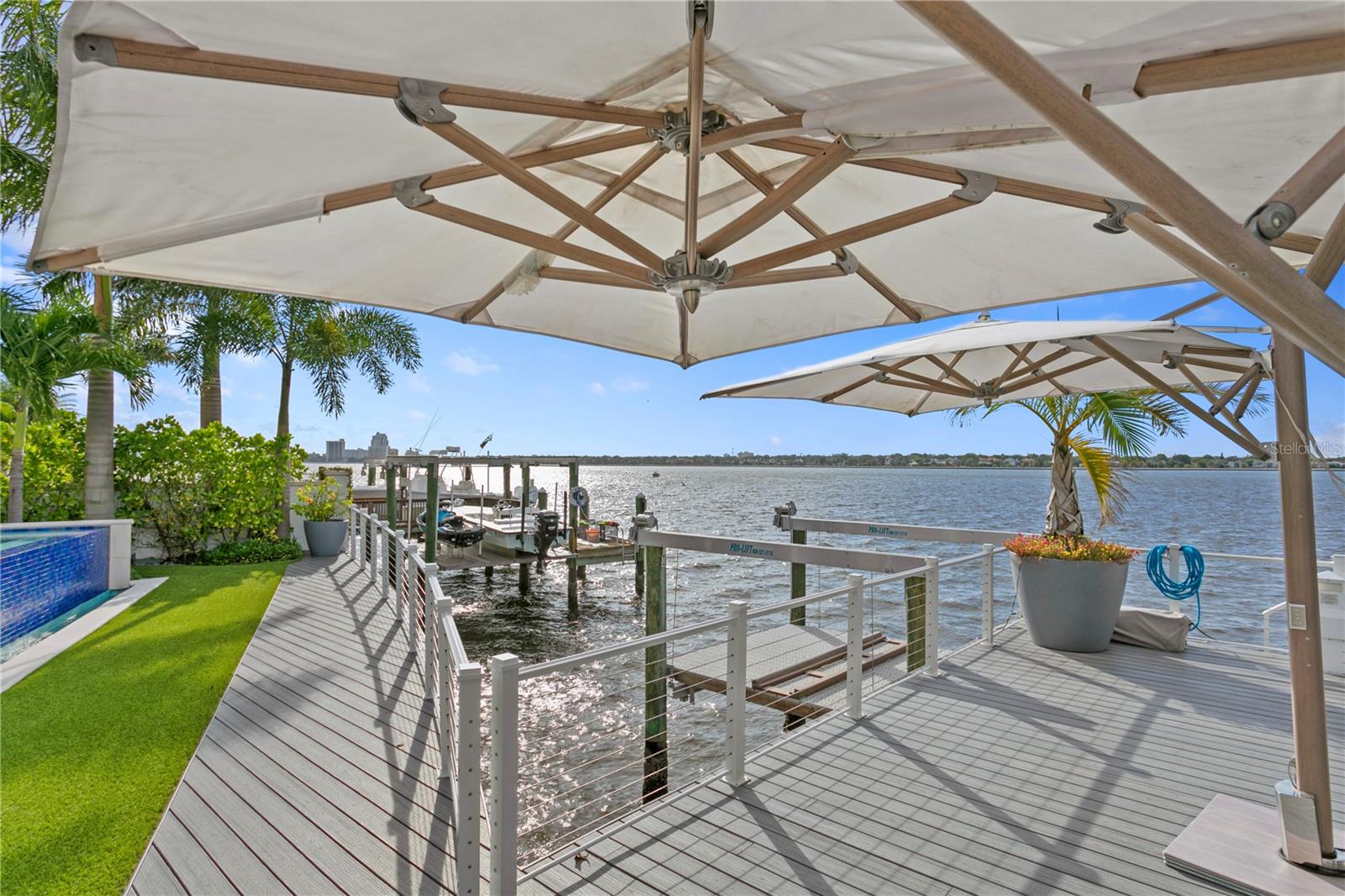 DAVIS ISLANDS PB10 PG52 TO 57 - Residential