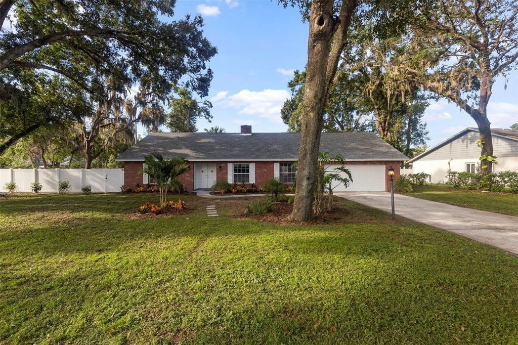 Photo of 1802 Parkwood Drive, Valrico, FL 33594 (MLS # TB8404705)